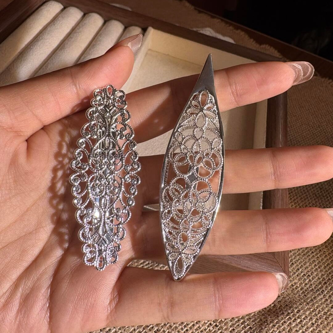 Delicate hollowed-out metal shuttle 78*20*10mm