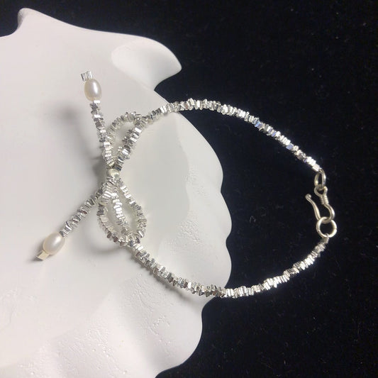 Handmade sterling silver bracelet with freshwater pearls